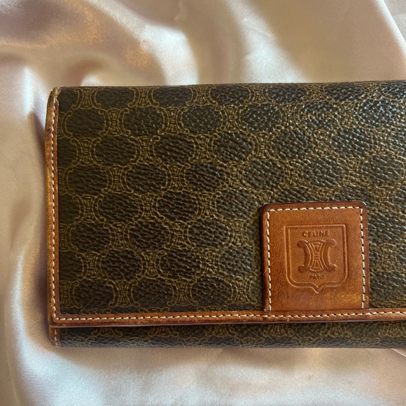 Céline Wallet - Picture 1 of 9